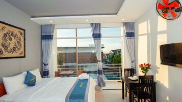 Deluxe Double Room, Balcony | Minibar, in-room safe, desk, soundproofing