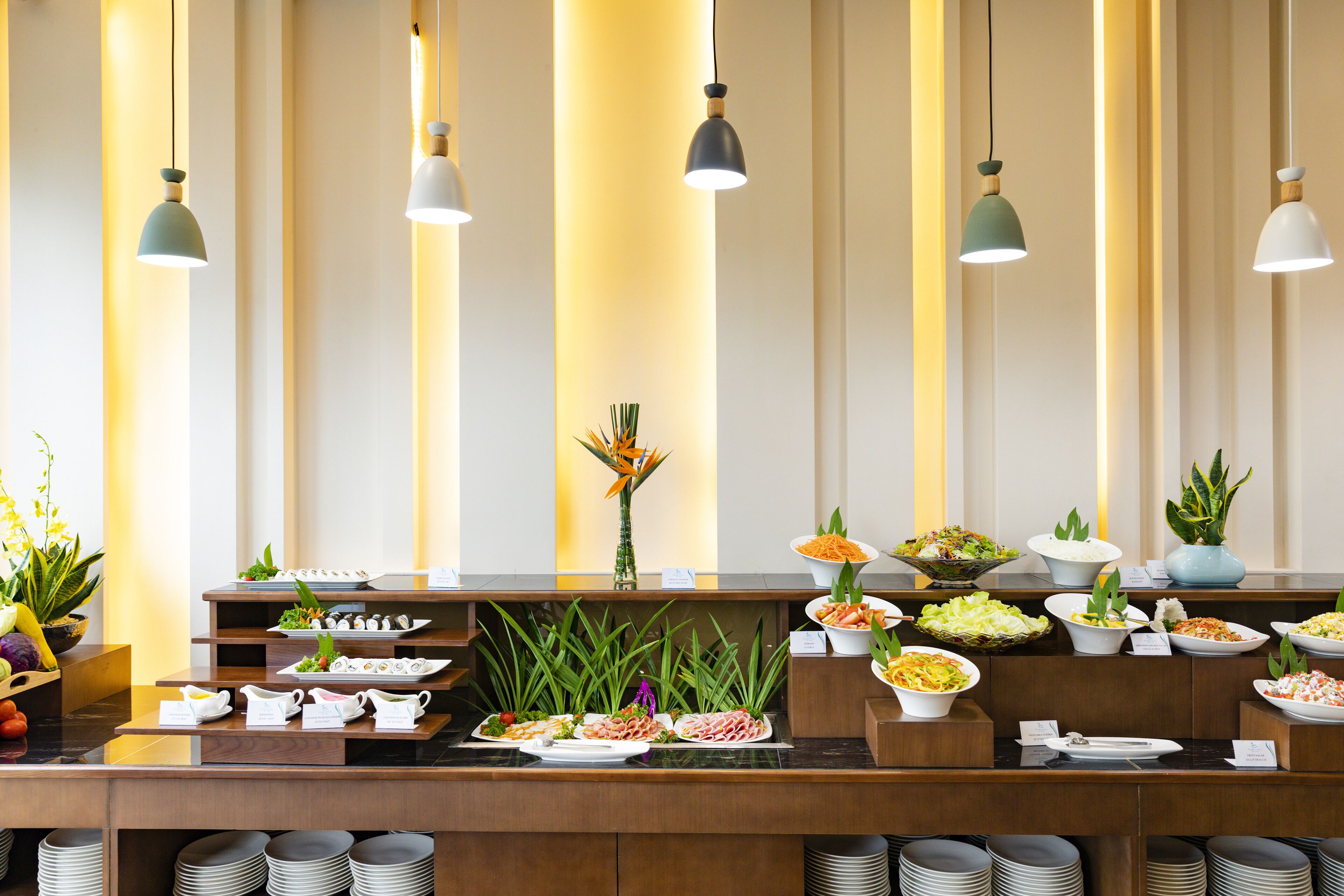 Daily buffet breakfast (VND 100000 per person)