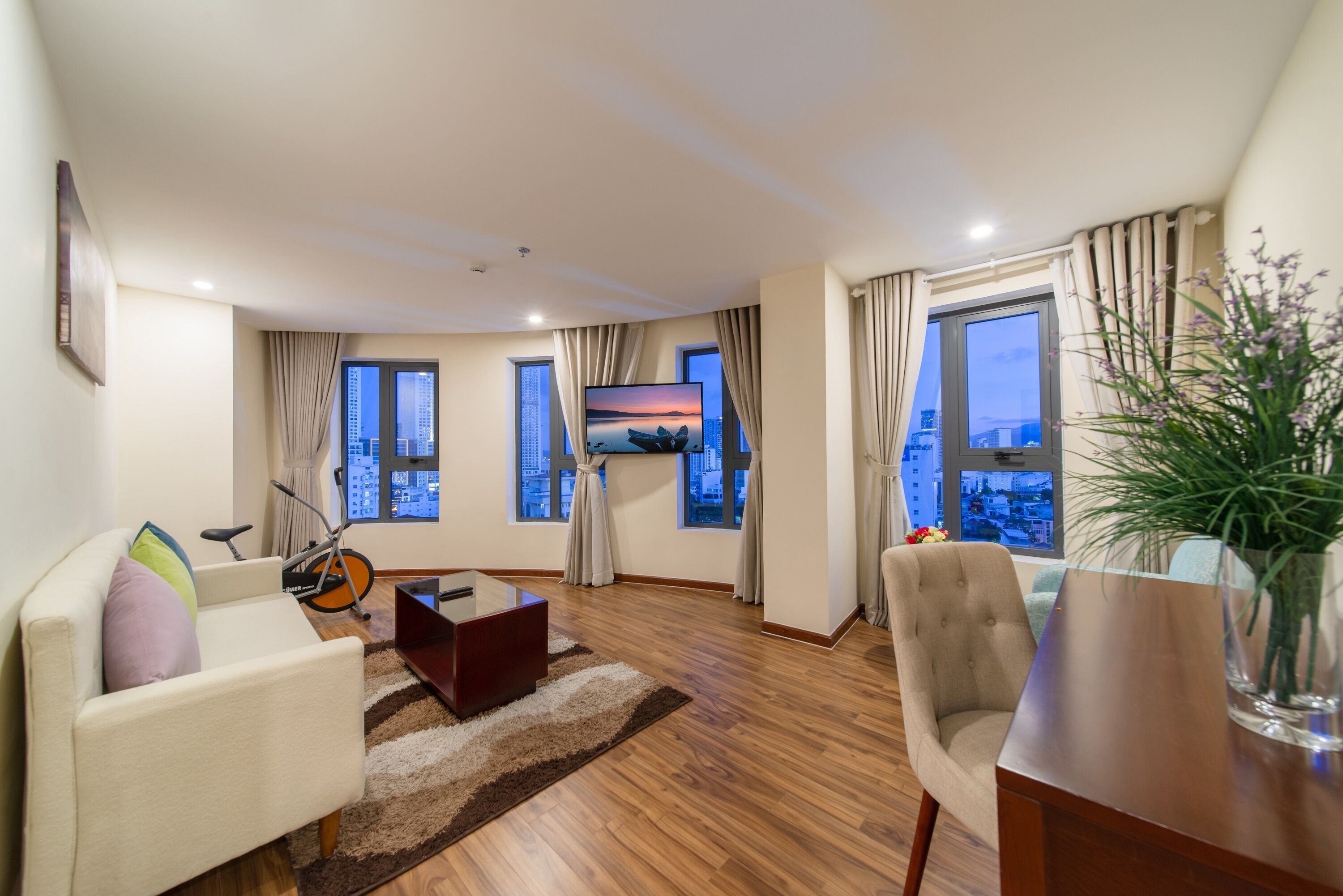 Signature-huone (Florida Suite) | 1 makuuhuone, minibaari, tallelokero huoneessa, työpöytä