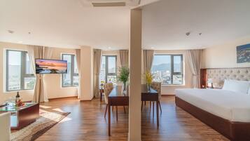 Florida Suite | 1 bedroom, minibar, in-room safe, desk