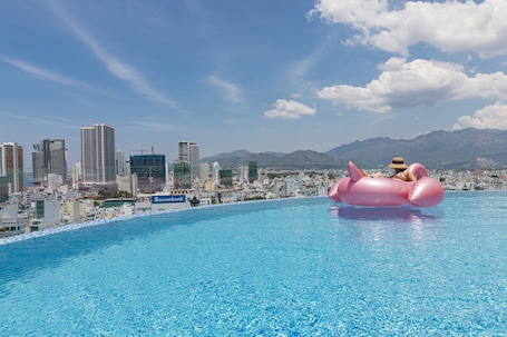Outdoor pool, pool umbrellas, sun loungers