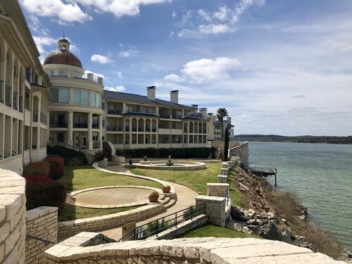 Lake front condo at the Island