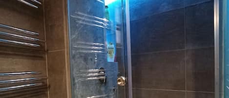 Combined shower/tub, hair dryer, towels, soap