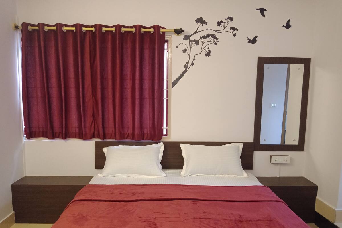 Egyptian cotton sheets, premium bedding, rollaway beds, free WiFi