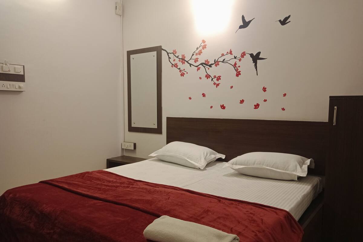 Egyptian cotton sheets, premium bedding, rollaway beds, free WiFi