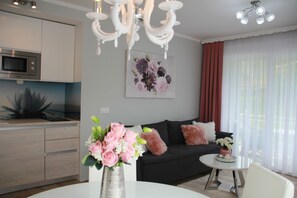 TV - Apartment Snježana - Apartment with balcony - Udobni apartman sa 1 spavaćom s. (Slunj)