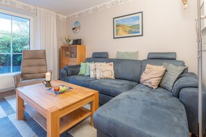 Unclassified image, 2 of 21, button