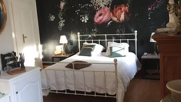 4 slaapkamers, een kluis op de kamer, een strijkplank/strijkijzer, wifi