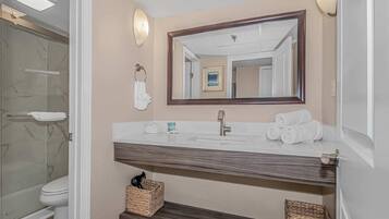 Combined shower/tub, hair dryer, towels, shampoo
