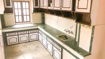 Deluxe Room | Private kitchen