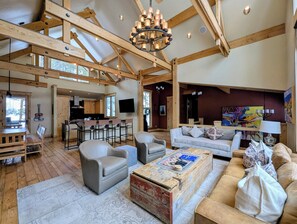 Smart-TV, peis og stereoanlegg