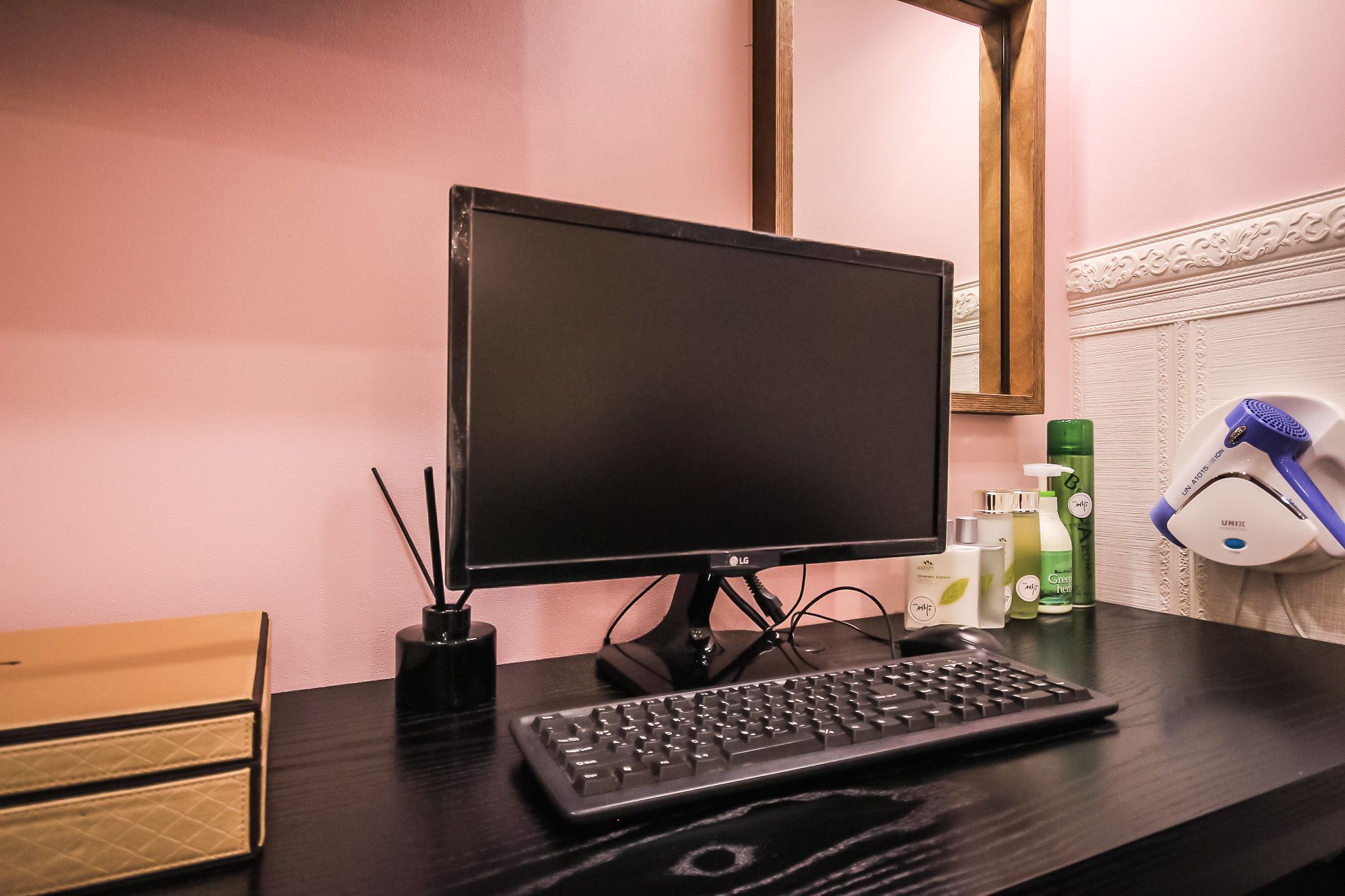 deluxe double room, non smoking, bathtub | tech