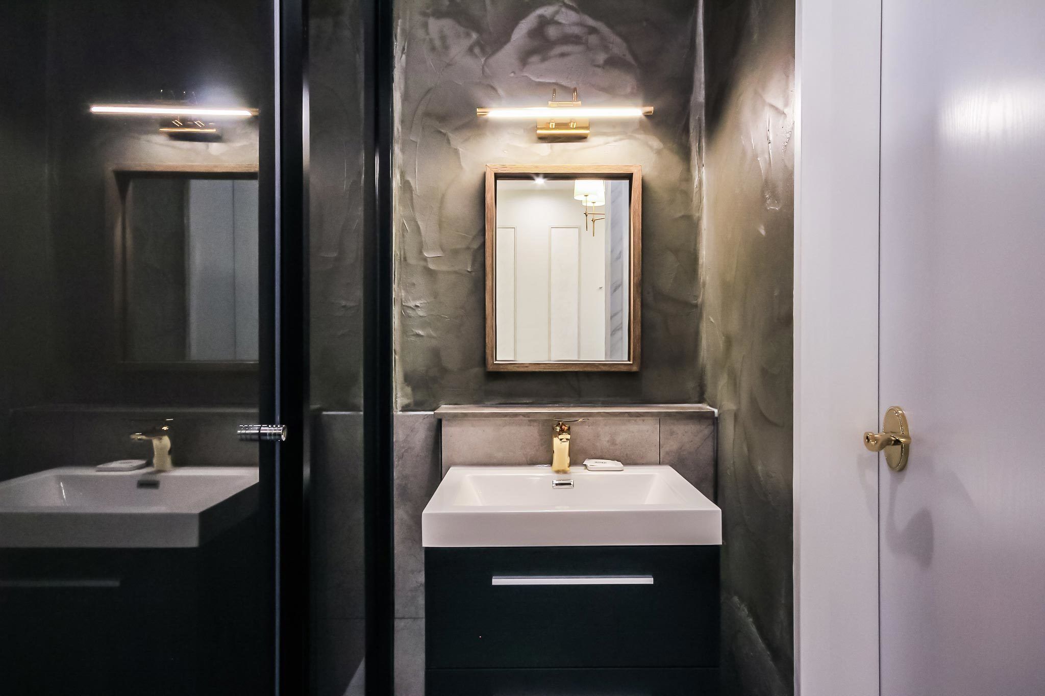 premium double room, bathtub (luxury) | bathroom sink