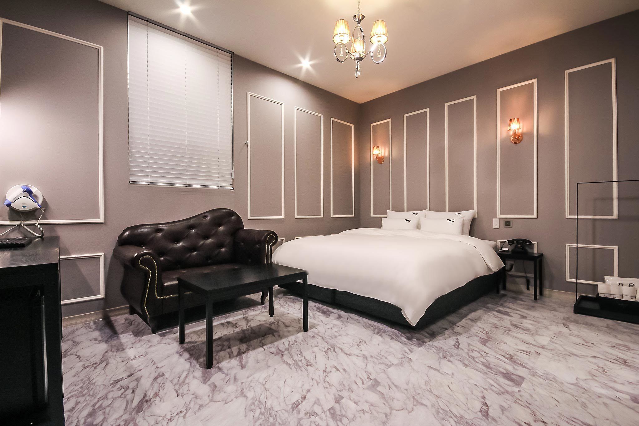 standard double room | minibar, desk, blackout curtains, soundproofing