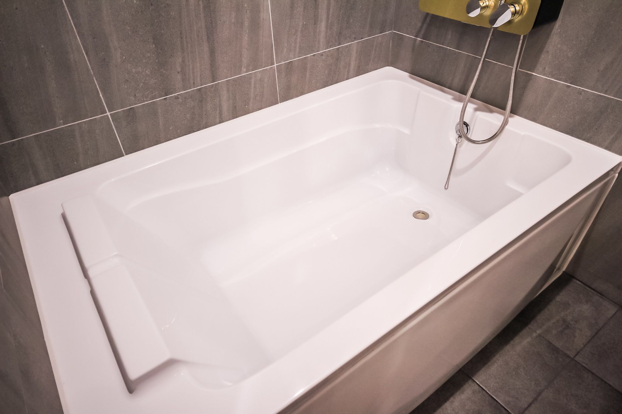 deluxe double room, non smoking, bathtub | deep-soaking bathtub