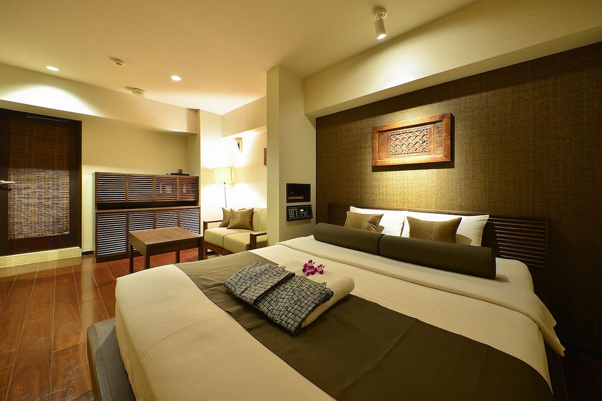 Free WiFi, bed sheets