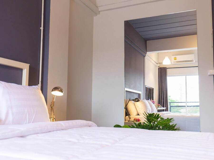 Standard Double Room | Desk, blackout drapes, soundproofing, free WiFi