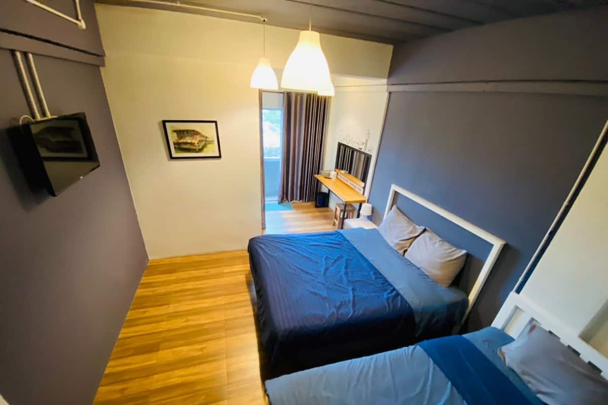 Standard-Dreibettzimmer | Schreibtisch, Verdunkelungsvorhänge, schallisolierte Zimmer