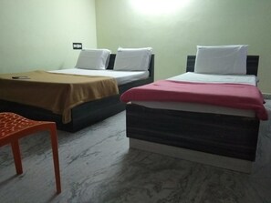 In-room safe, blackout curtains, free WiFi, bed sheets