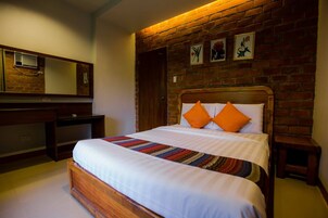 Family Suite Villa | Desk, WiFi, bed sheets, wheelchair access