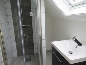 Klassiek appartement, 2 queensize bedden | Badkamer | Handdoeken