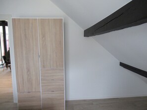 Klassiek appartement, 2 queensize bedden | Een strijkplank/strijkijzer, gratis wifi, beddengoed