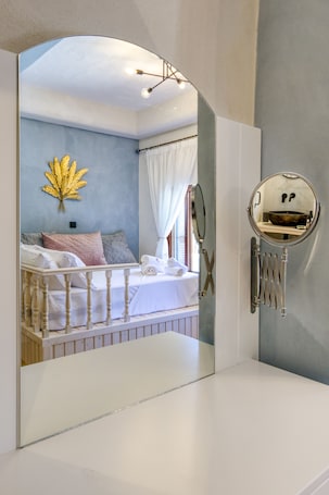 In-room safe, desk, soundproofing, iron/ironing board