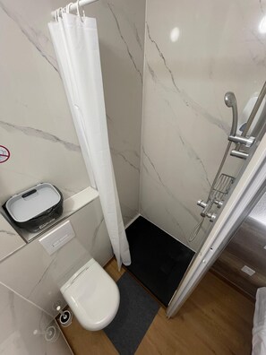 Dobbeltværelse | Badeværelse | Håndklæder, Toiletpapir