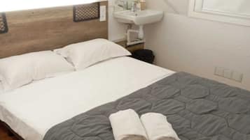 Double Room | 5 bedrooms, laptop workspace, soundproofing, free WiFi