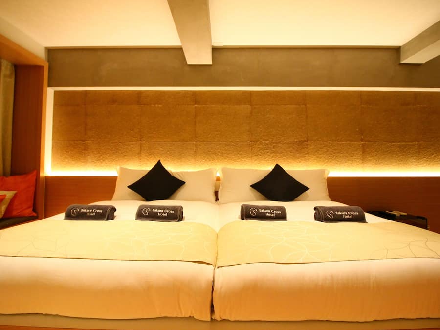 Escriptori i wifi gratuïta