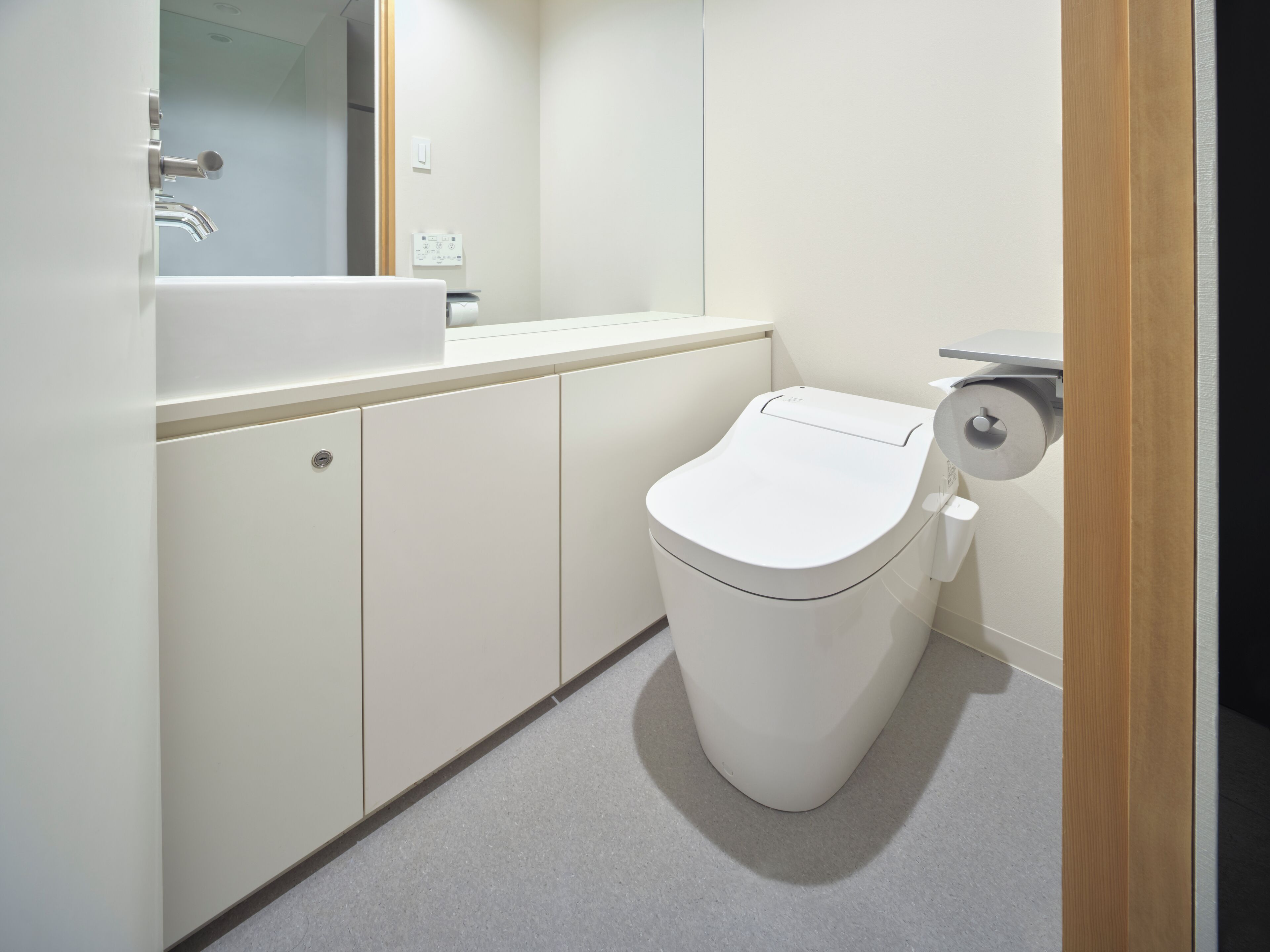 shower, free toiletries, hair dryer, slippers