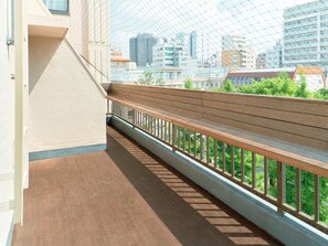 Camera familiare, balcone (4-5 Floor, No Elevator) | Una scrivania, Wi-Fi gratuito, lenzuola
