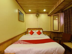 Deluxe Double Room, 1 Queen Bed, Mountain View | Individually decorated, free WiFi - samrat regency (Shimla)