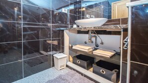 Villa, piscine privée | Salle de bain