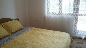 Down duvets, desk, free WiFi, bed sheets