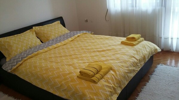 Down duvets, desk, free WiFi, bed sheets