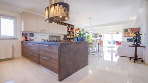 Villa, Private Pool | Private kitchen - Villa Daniela (Medulin)