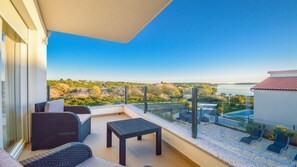 Villa, eigener Pool | Blick vom Balkon