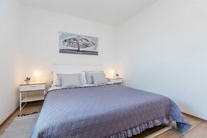 3 bedrooms, WiFi, bed sheets