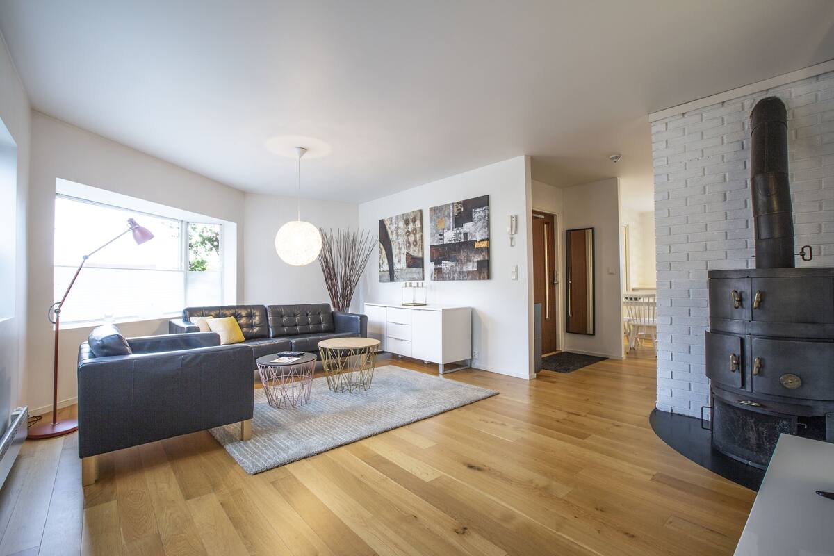 Apartment | Living area | 42-inch flat-screen TV with satellite channels, TV