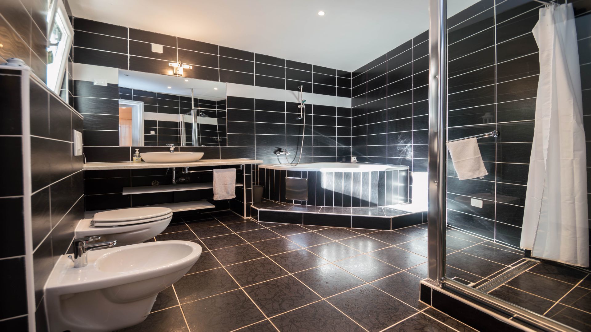 Traditional House, Beachside | Bathroom