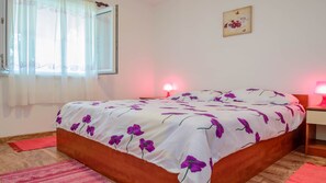 Casa tradicional, ao lado da praia | Berços grátis, Wi-Fi de cortesia, roupa de cama