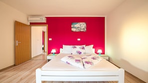 Villa, piscine privée | Fer et planche à repasser, accès au Wi-Fi (inclus), literie fournie