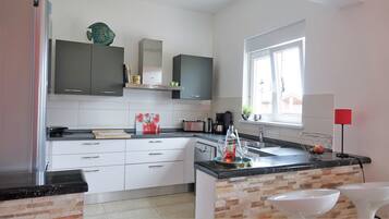 Villa, eigener Pool | Eigene Küche | Großer Kühlschrank, Ofen, Herdplatte, Geschirrspüler