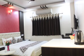Rollaway beds, free WiFi