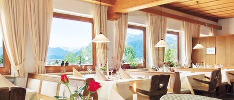 Daily buffet breakfast (EUR 10.5 per person)