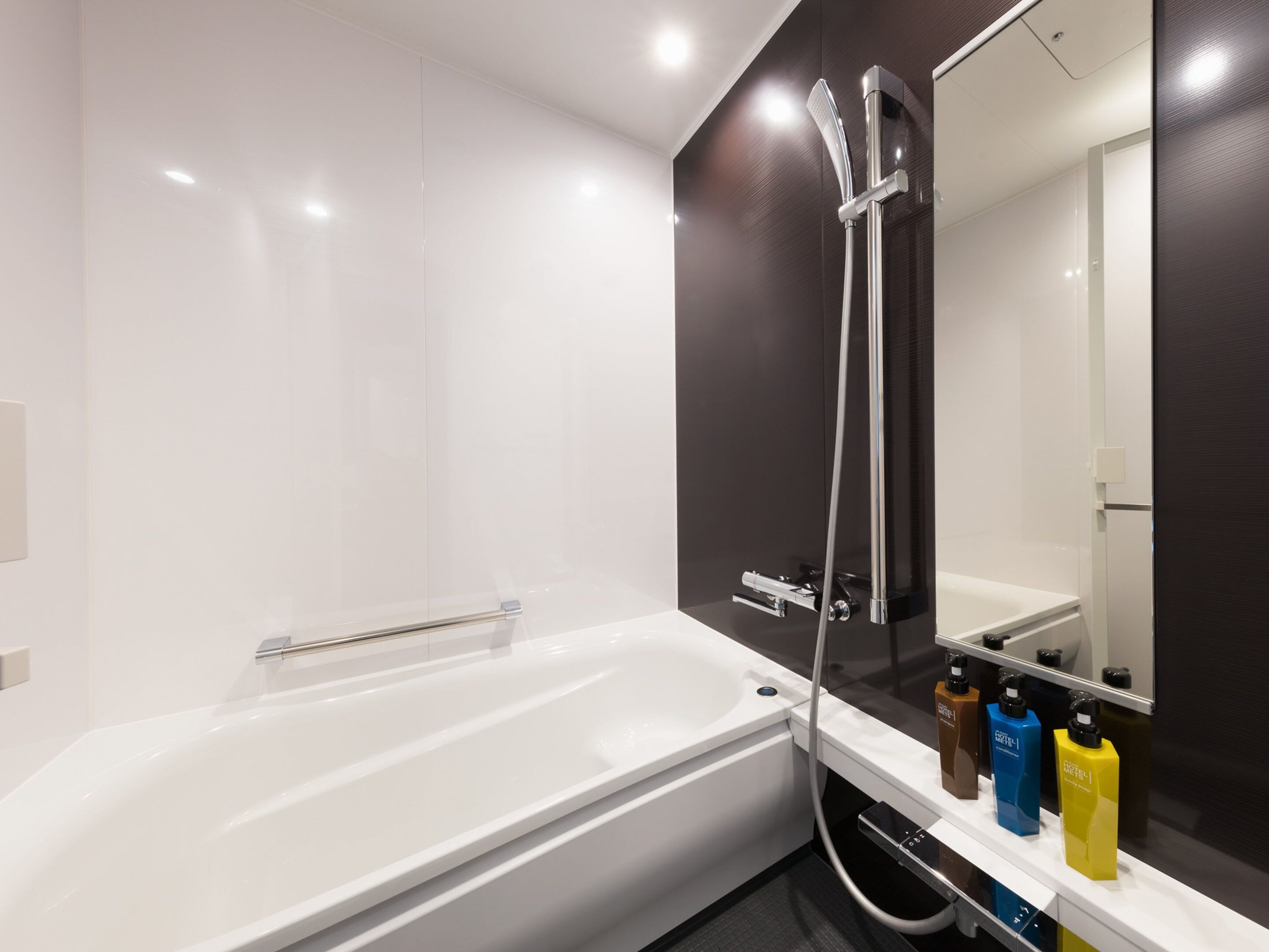 separate bathtub and shower, deep-soaking bathtub, hair dryer, slippers