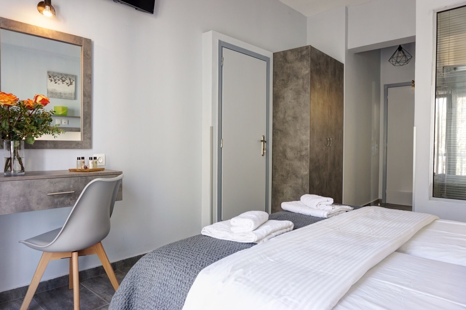 Frigobar, cofres nos quartos, quartos à prova de som