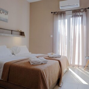 Minibar, in-room safe, soundproofing, iron/ironing board - Liprando (Paros)