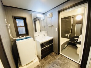 Badewanne und Dusche (separat), Komfortbadewanne